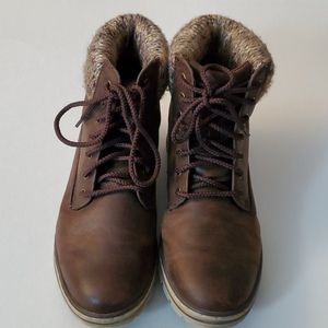 Cliffs boots by White Mountain